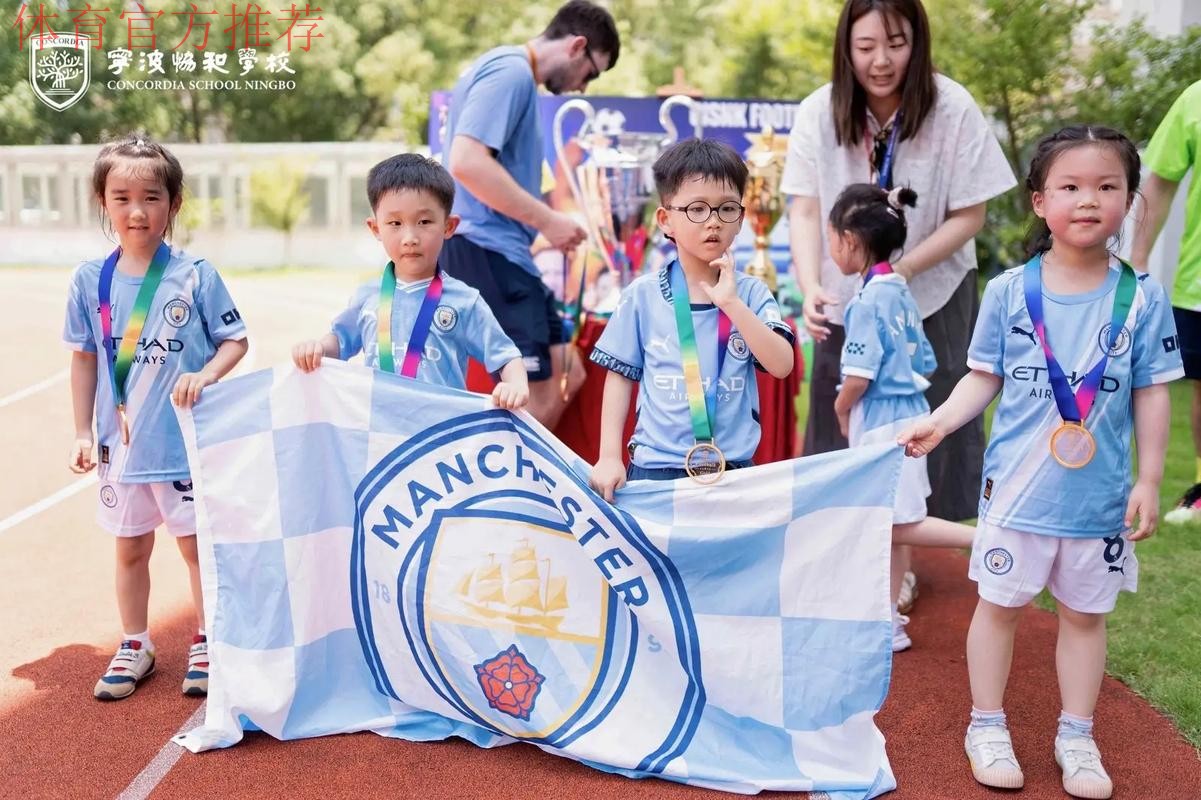[组图]“两博会”落幕 萌娃当道足协展位受热捧